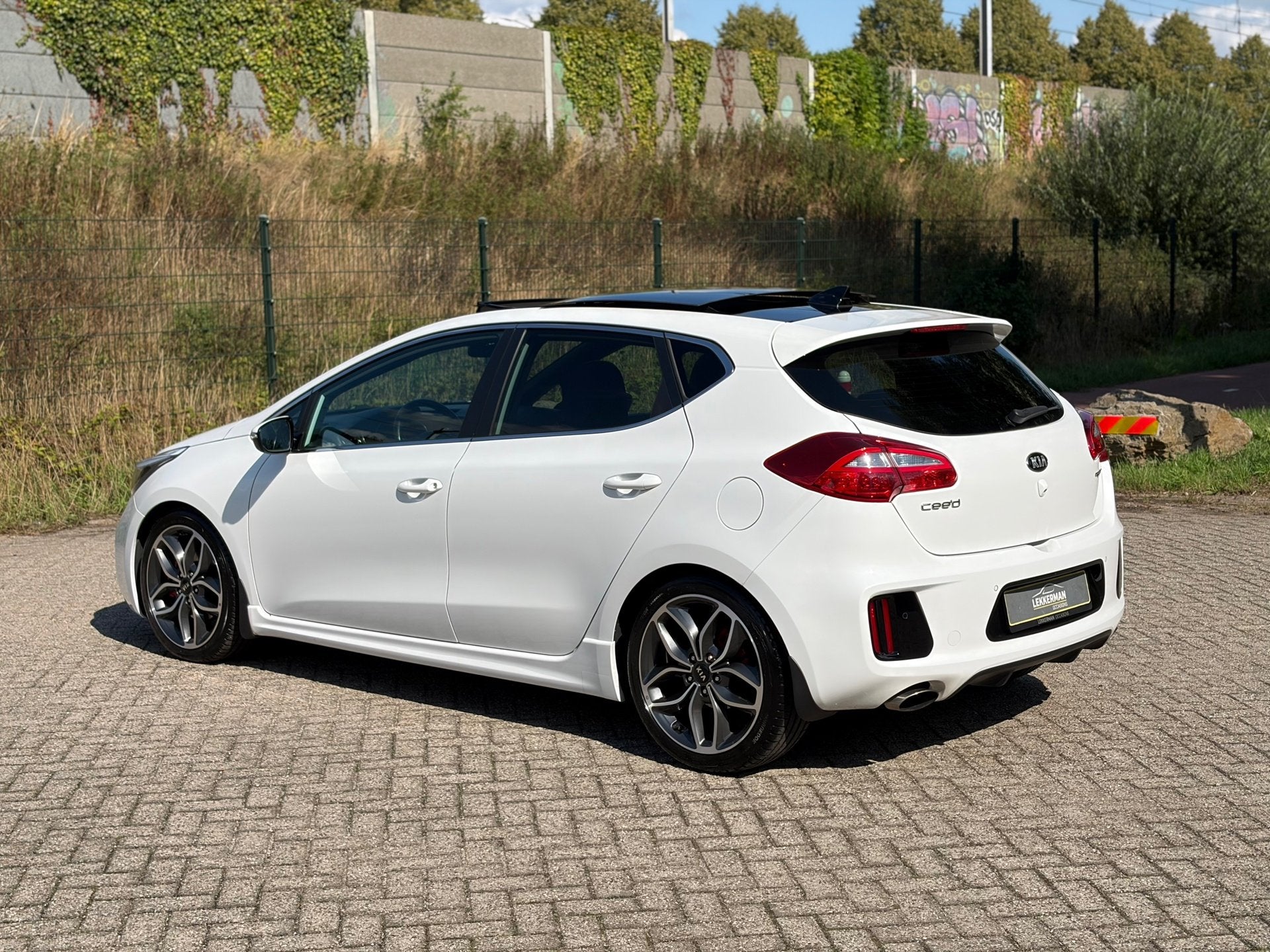 Kia Cee'd 1.6 GT I 204PK I 1E EIG I PANO I CRUISE I CAMERA I, Auto's, Voorwielaandrijving, Gebruikt, 1591 cc, 4 cilinders