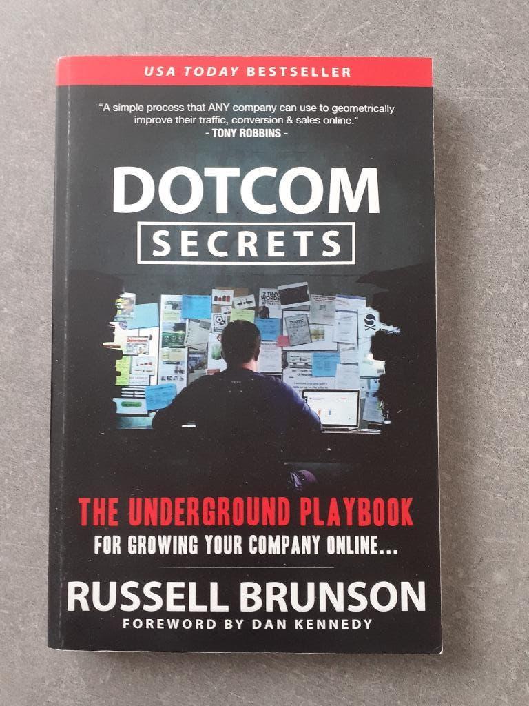 Russel Brunson - DOTCOM Secrets, Ophalen of Verzenden, Zo goed als nieuw, Economie en Marketing