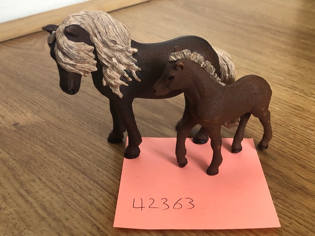 Schleich 42363 Ijslandse merrie met veulen, Ophalen of Verzenden, Zo goed als nieuw