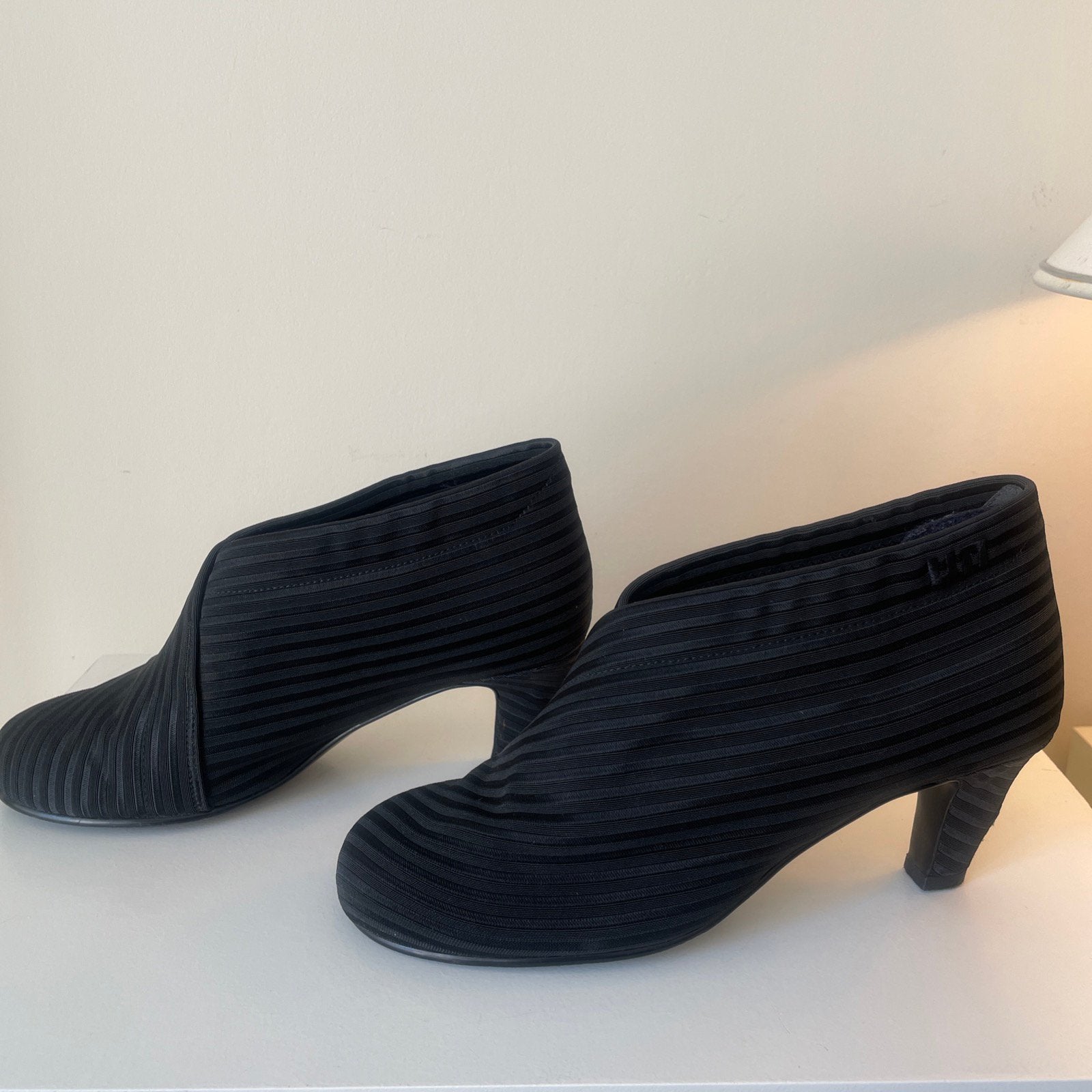 United Nud zwarte pump, Ophalen of Verzenden, Zo goed als nieuw, Zwart