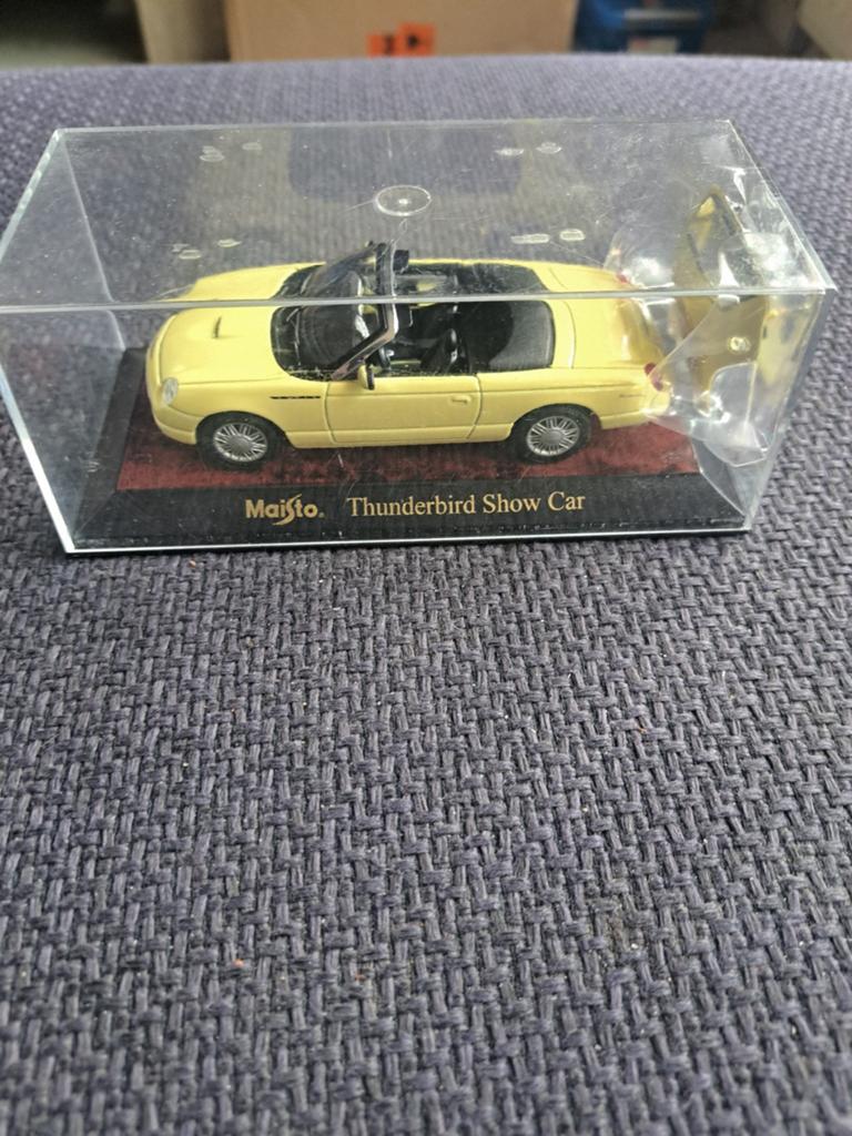 Maisto model thunderbird show car, Gebruikt, Auto, Ophalen of Verzenden, N.b