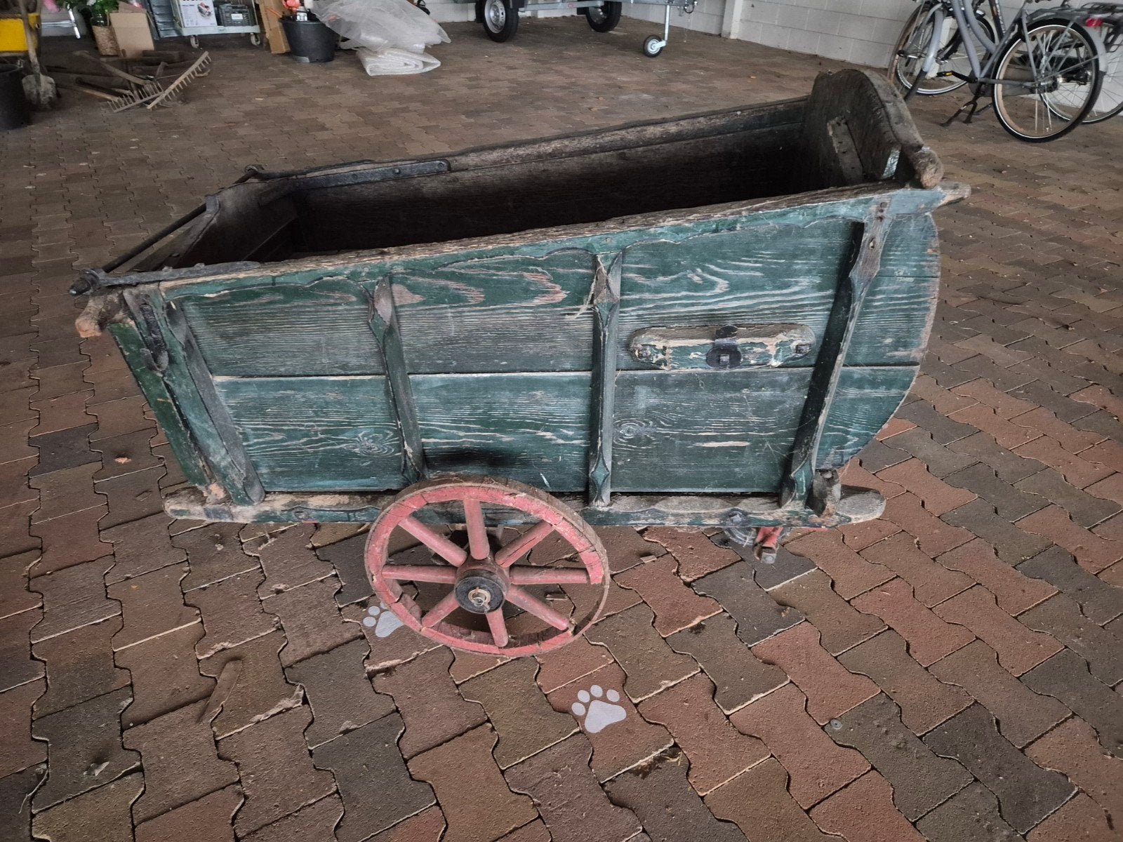 Kar antiek straatvegerskar, Ophalen