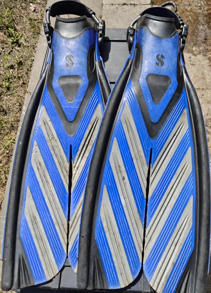 Scubapro split vinnen L-XL met spring straps, Ophalen of Verzenden, Gebruikt, Zwem- of Duikvliezen