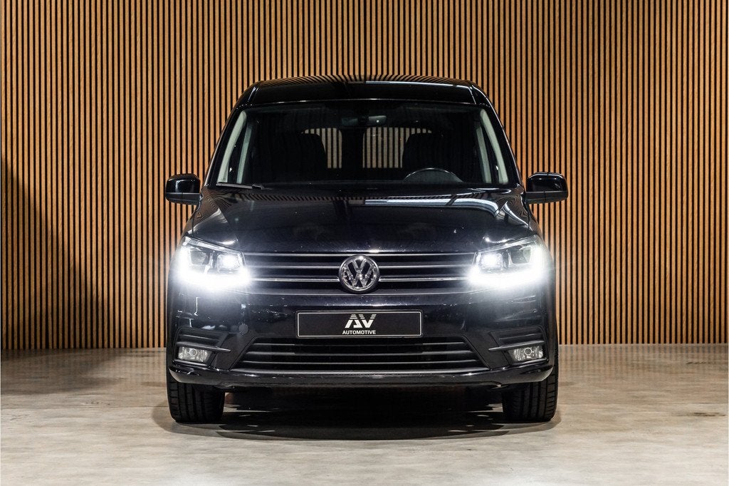 Volkswagen Caddy 2.0 TDI L2H1 Maxi C-Edition | ACC | Bi-Xeno, Automatische klimaatregeling, Gebruikt, 4 cilinders, Zwart