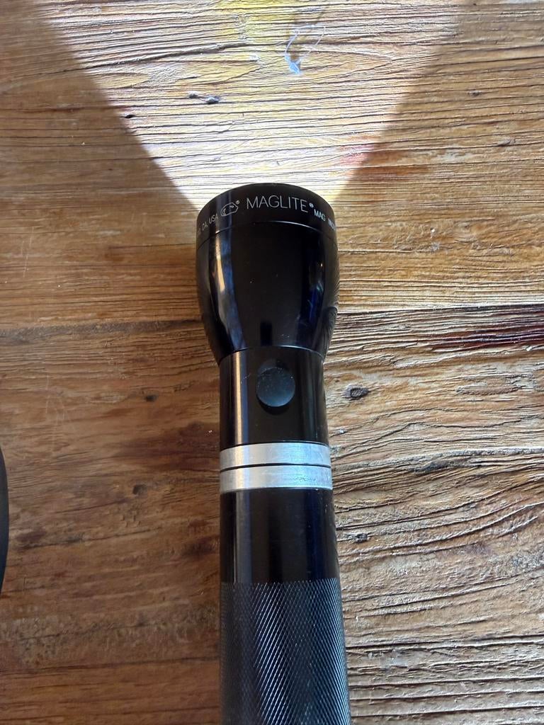 Maglite LED zaklamp met oplaadstation, Ophalen of Verzenden, Gebruikt, Accu