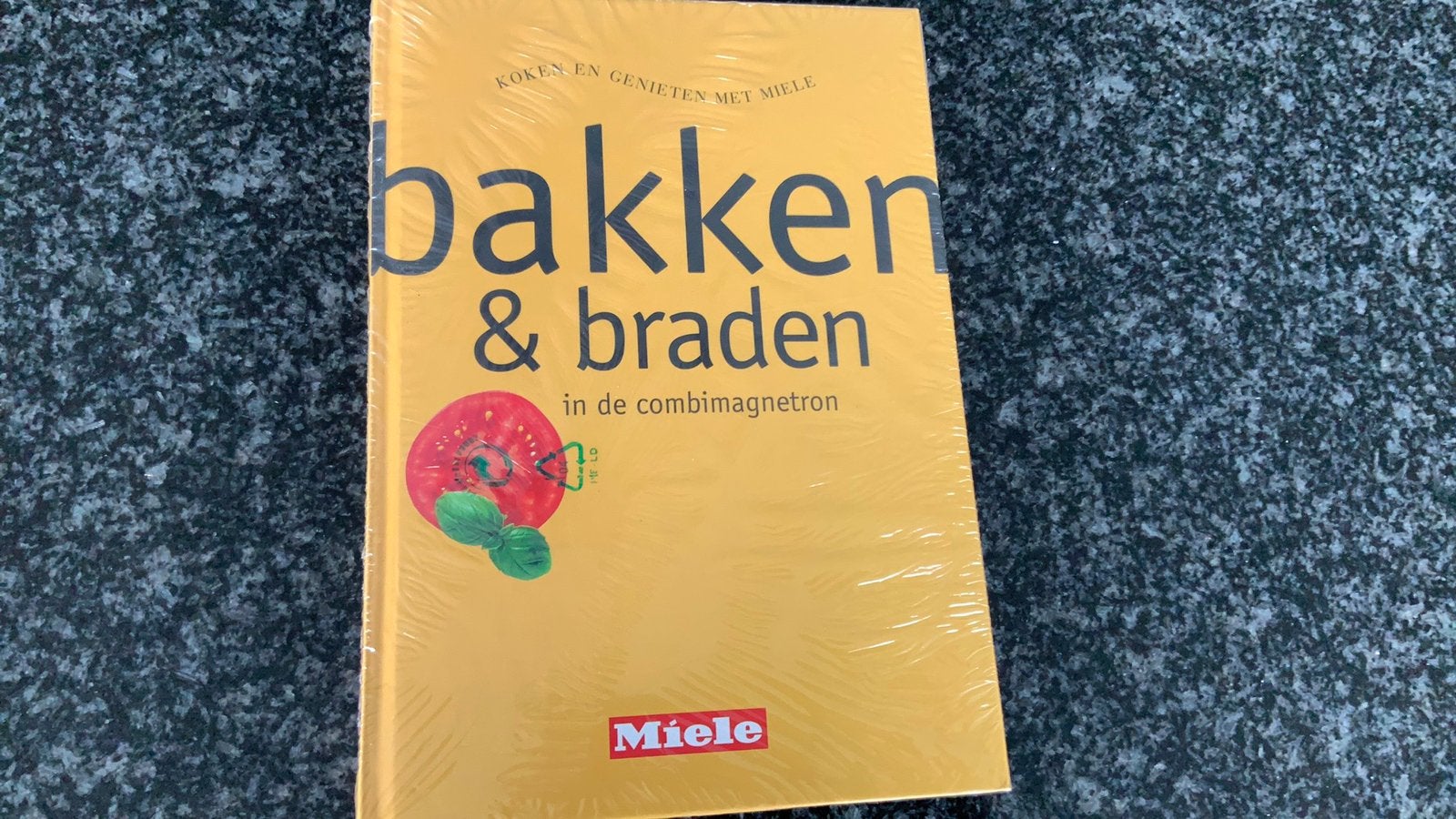 Bakken en braden van Miele. In de combie magnetron, Boeken, Kookboeken, Ophalen of Verzenden, Nieuw, Nederland en België