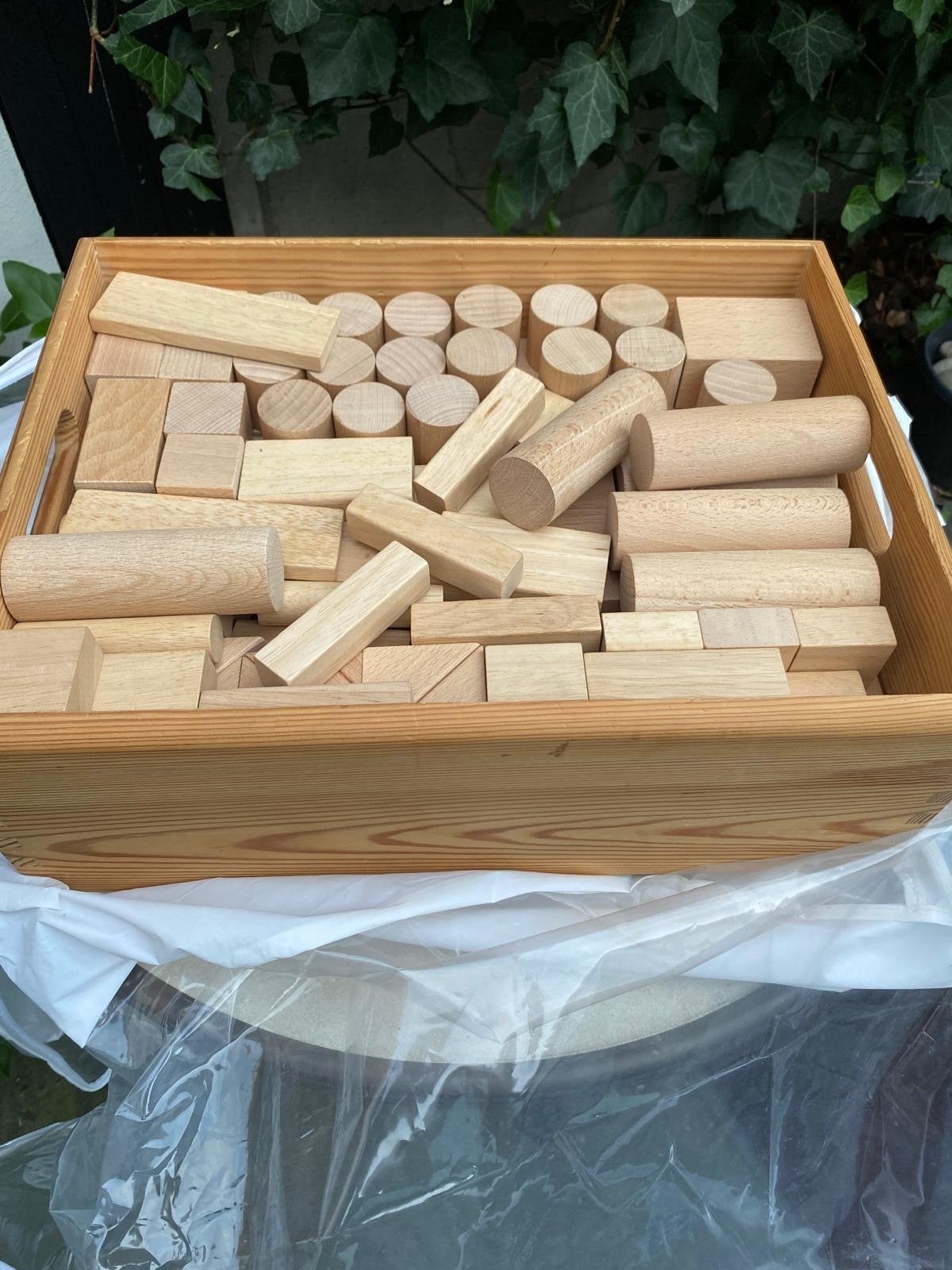 Houten bouwblokken in kist, Ophalen, Gebruikt, Overige merken