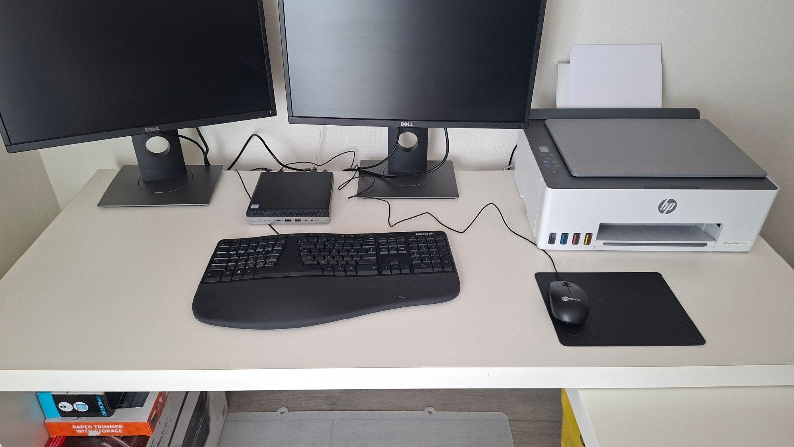 Foto 2 van IKEA Uitschuifbaar Bureau met Stoel - Wit/Zwart
