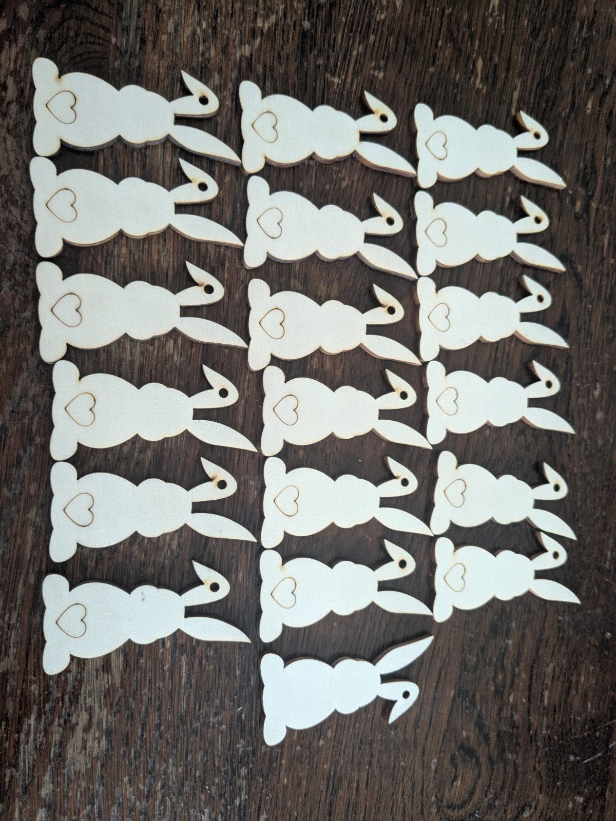 Houten konijnen hangers, Handgemaakt, Pasen, Knutselwerk, Beige
