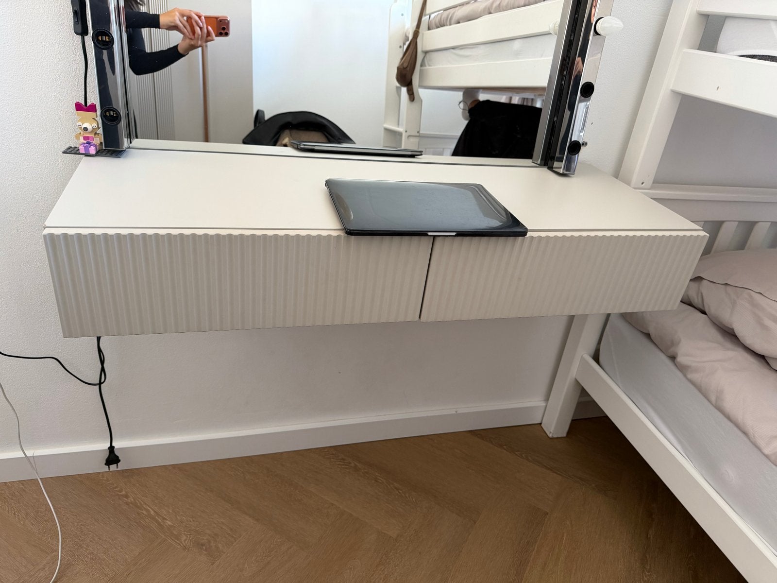 Witte zwevende kaptafel met lades, Ophalen, 100 tot 150 cm, Zo goed als nieuw, Minder dan 100 cm