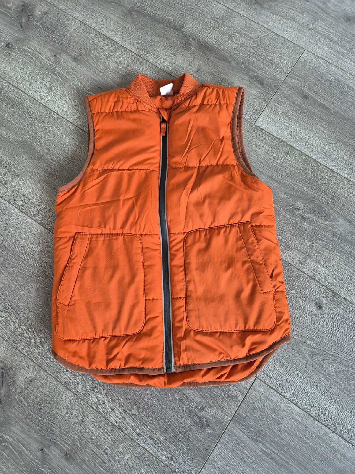 Kinder oranje bodywarmer maat 122/128 in zeer nette staat!, Ophalen, Zo goed als nieuw, Hema, Jongen