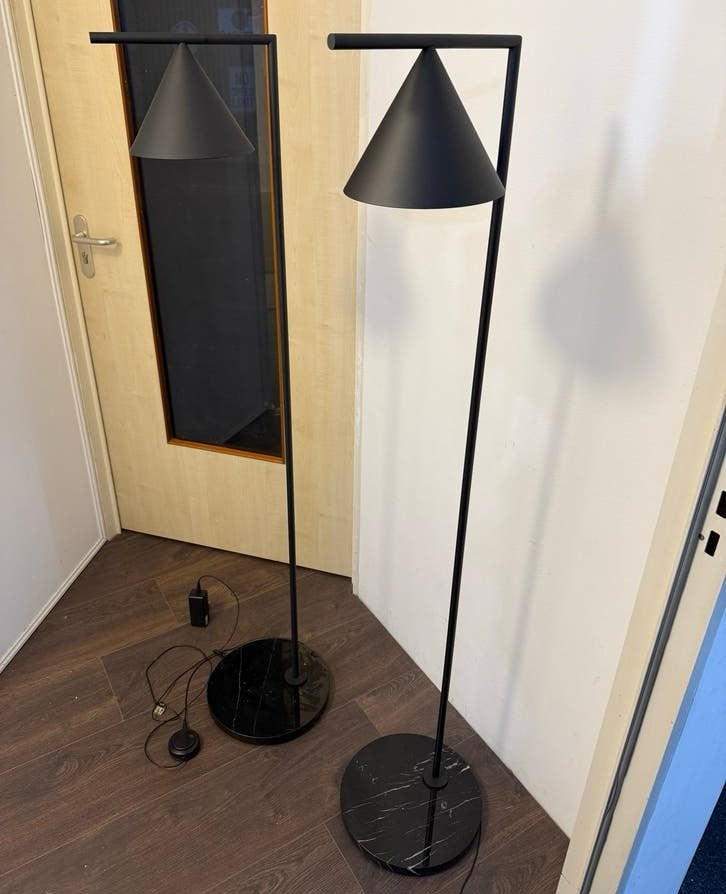 Set van 2 Flos Captain Flint vloerlampen - Zwart marmer, Huis en Inrichting, Lampen | Vloerlampen, Ophalen, Gebruikt, ., .