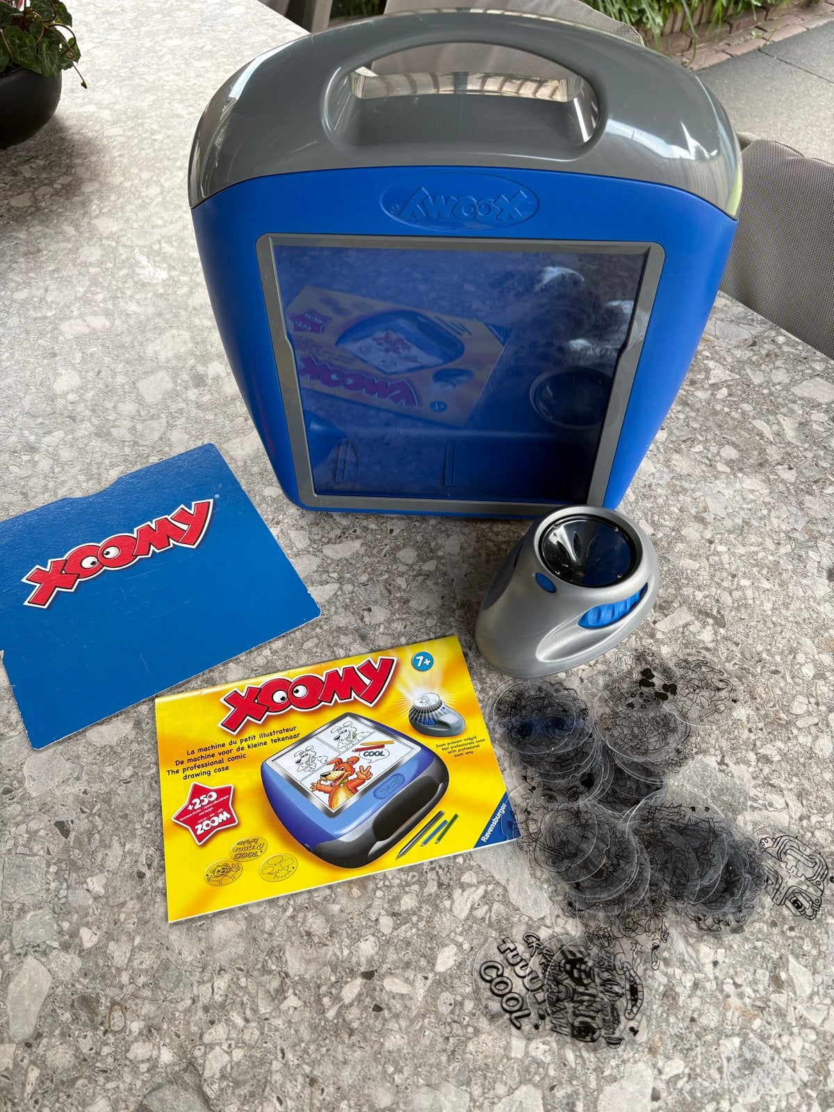 Xoomy tekentafel met projector en sjablonen, Ophalen of Verzenden, Zo goed als nieuw, Knutselen, Met licht