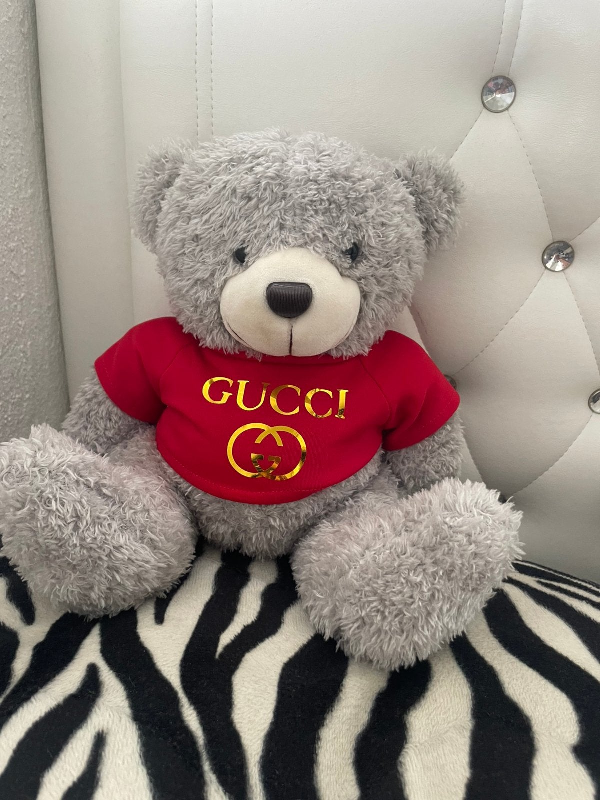 Te koop een Teddybeer knuffel met gucci shirt, Ophalen, Zo goed als nieuw, Overige typen, Overige merken