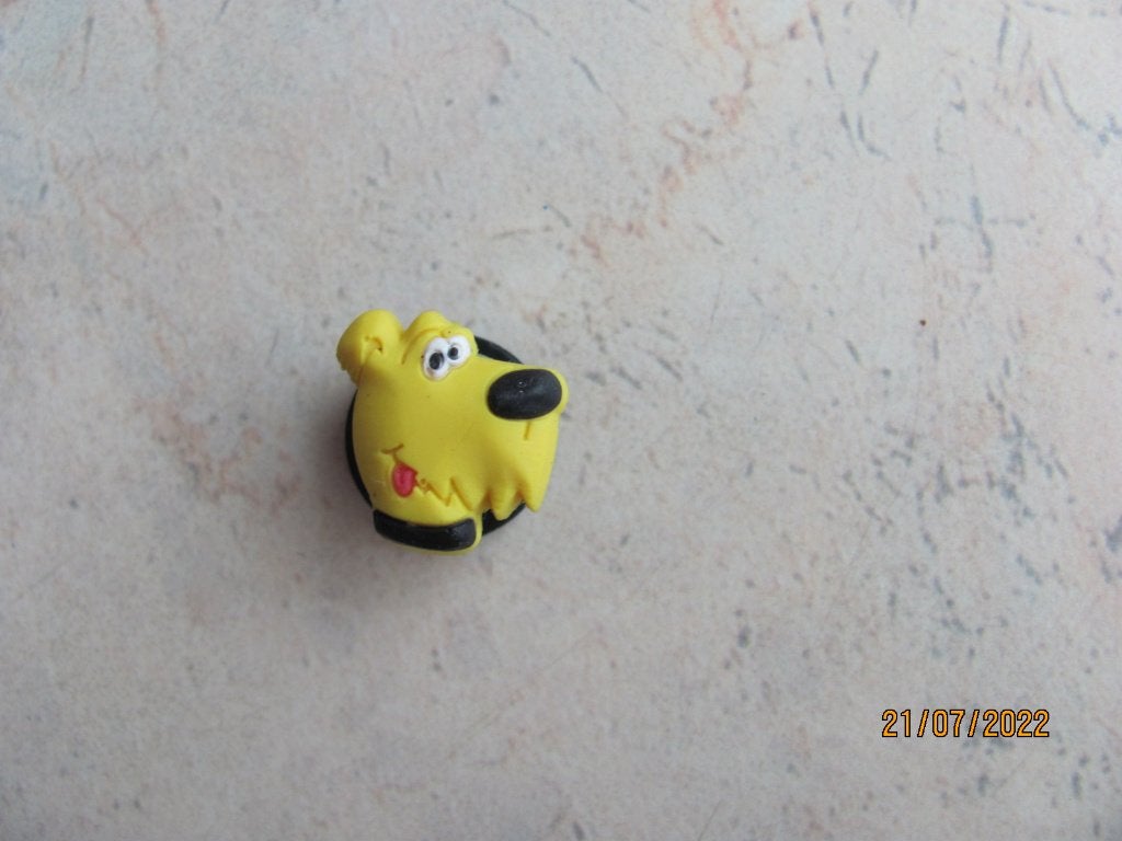 NIEUWSTAAT originele CROCS gele JIBBITZ figuur HOND kop dog, Crocs Jibbitz, Jongen of Meisje, Overige typen, Ophalen of Verzenden