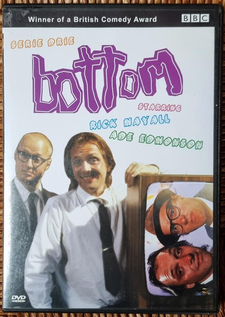 DVD Bottom seizoen 3 - BBC - Rick Mayall e.a. - IZGST, Ophalen of Verzenden, Zo goed als nieuw, Vanaf 12 jaar, Boxset