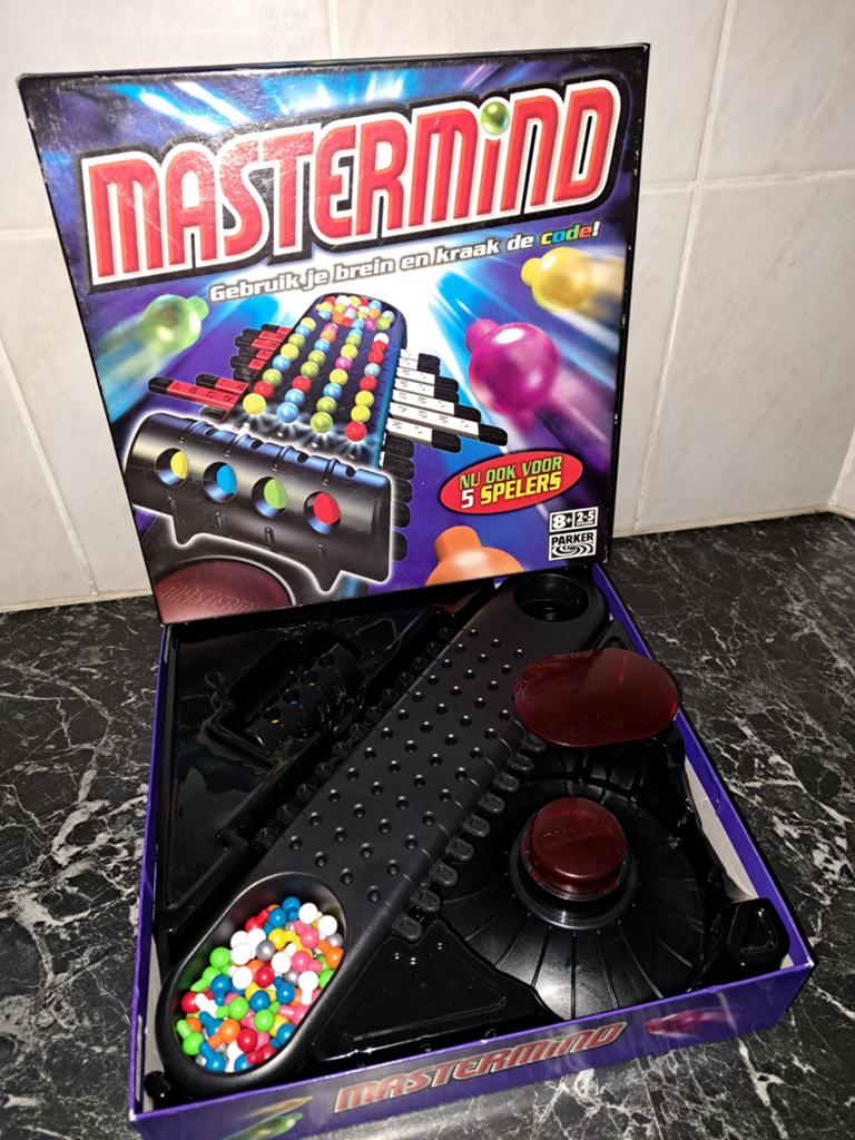 Mastermind Bordspel - Kraak de Code!, Hobby en Vrije tijd, Gezelschapsspellen | Bordspellen, Zo goed als nieuw, Een of twee spelers
