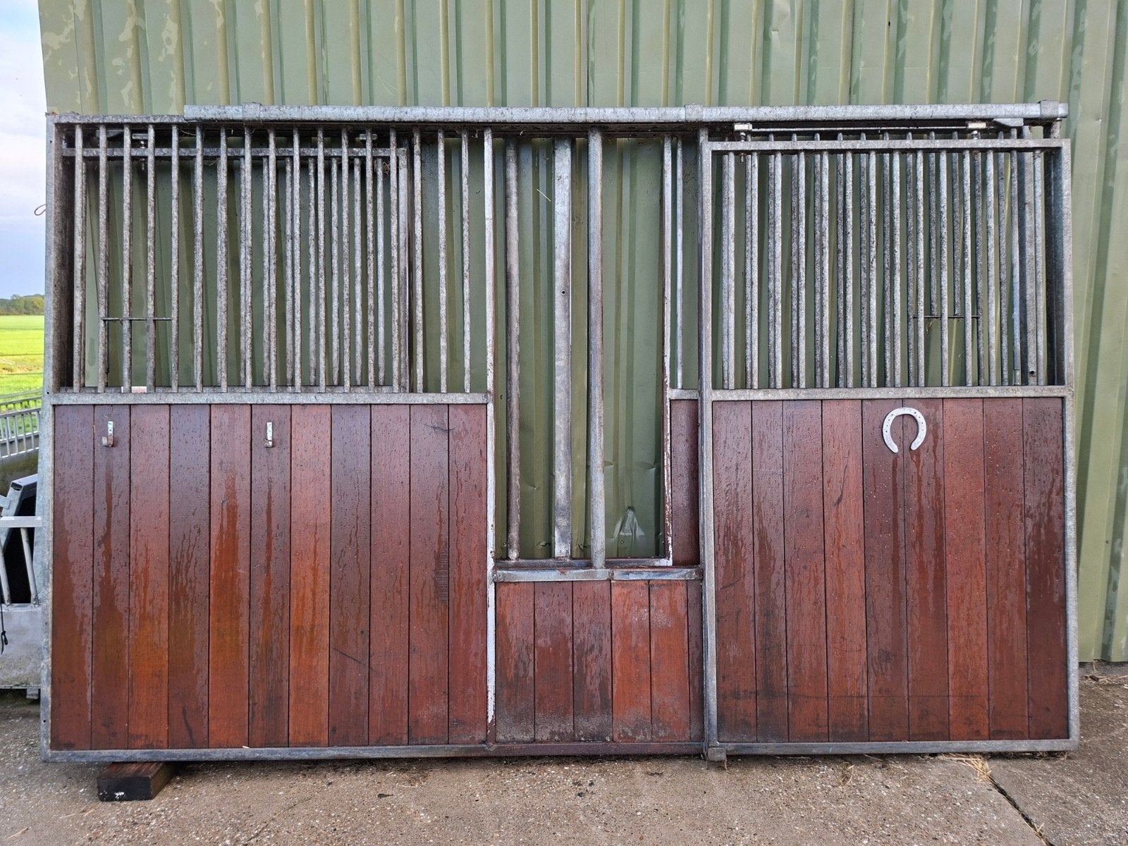 2 x voorwand 3.5 m, tussenwand 3 m