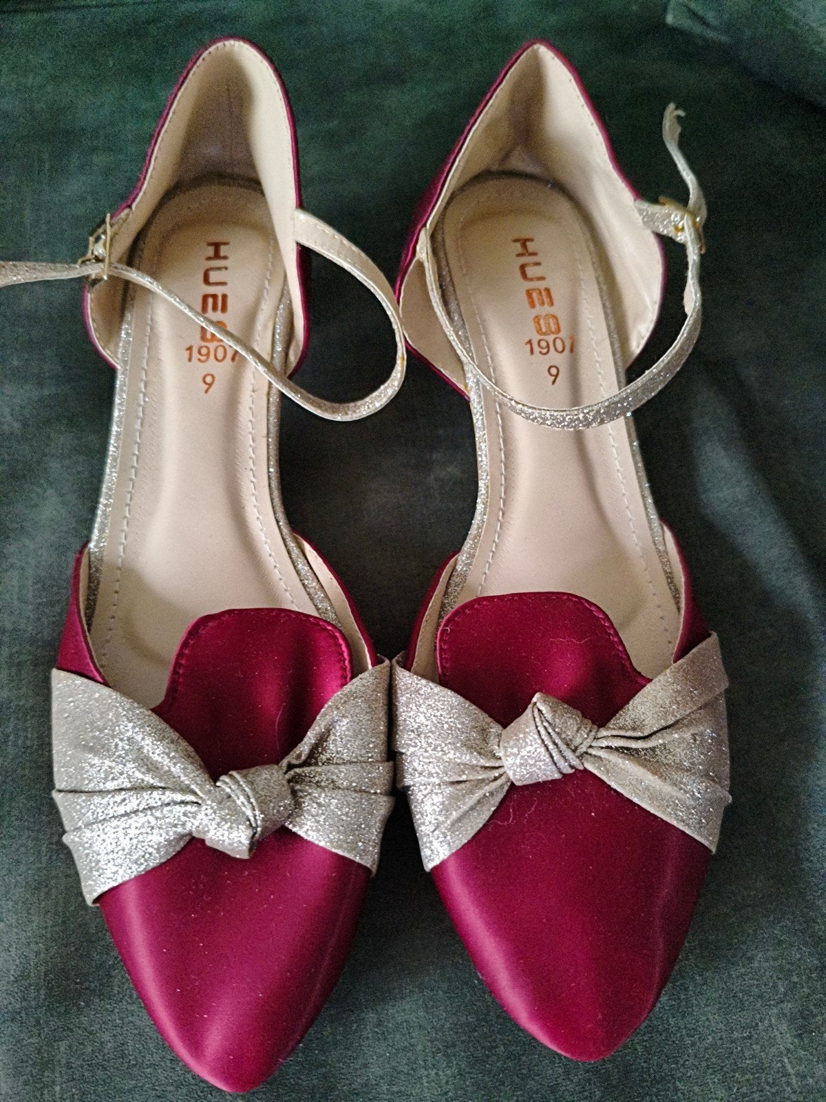 Elegante bordeauxrode pumps met glitter en strik, Pumps, Nieuw, Ophalen of Verzenden, HUES 1907