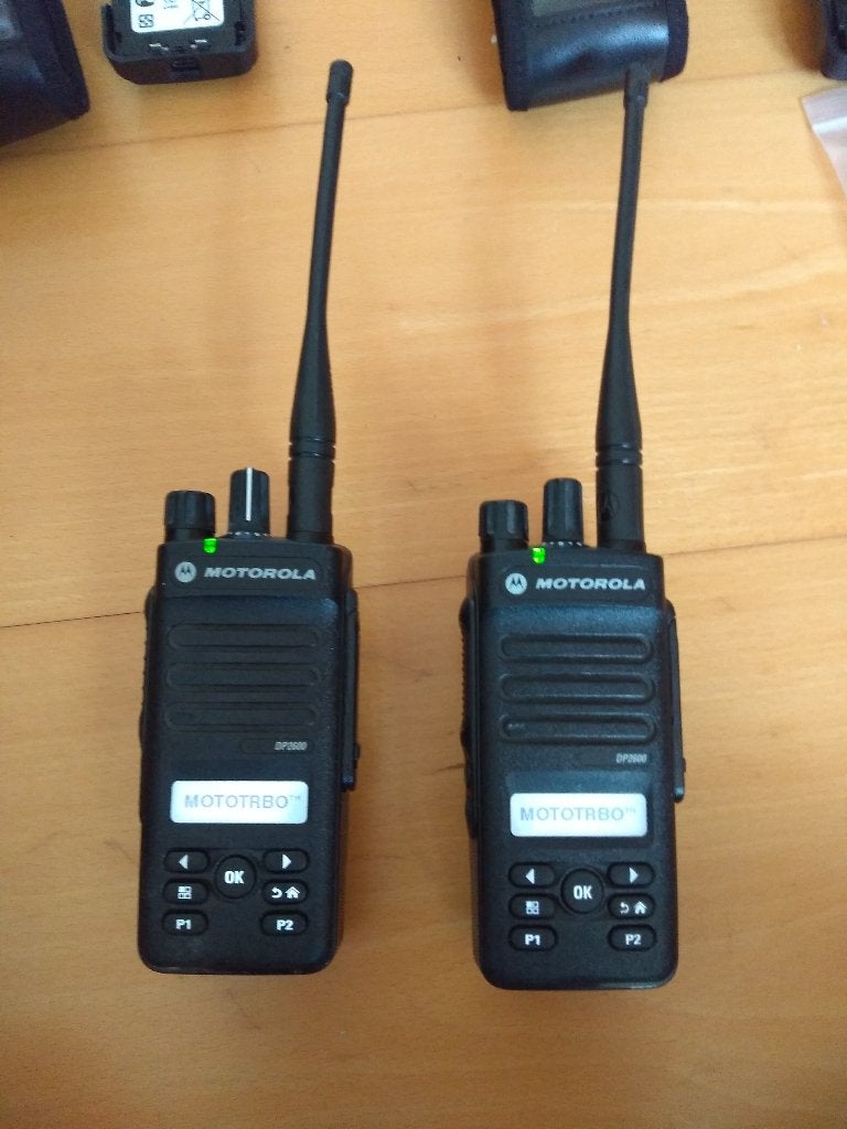 2 stuks Motorola DP2600 UHF portofoon Mototrbo compleet, Telecommunicatie, Portofoons en Walkie-talkies, Gebruikt, Verzenden, Portofoon of Walkie-talkie