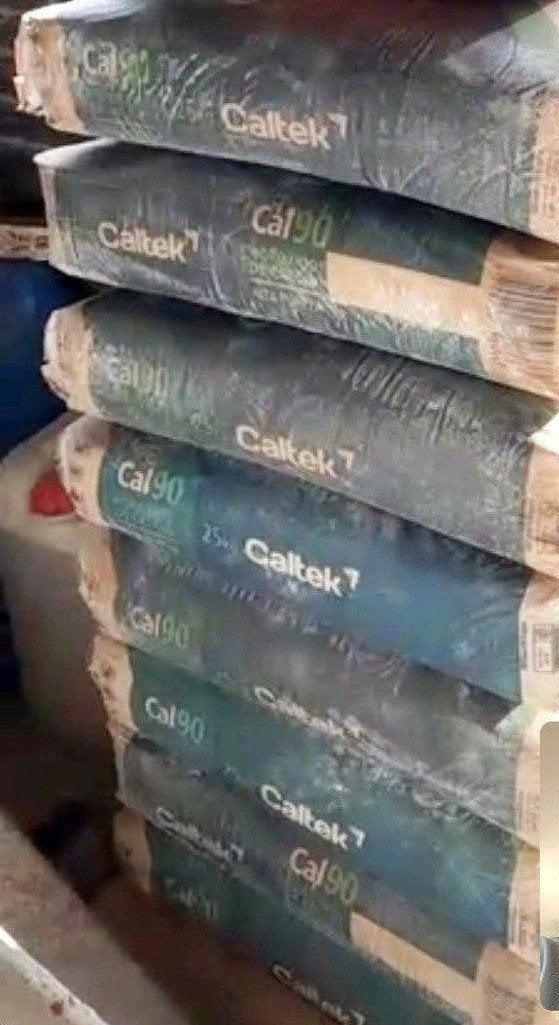 Egaline en Caltek Cal90 cement/mortel zakken, Ophalen of Verzenden