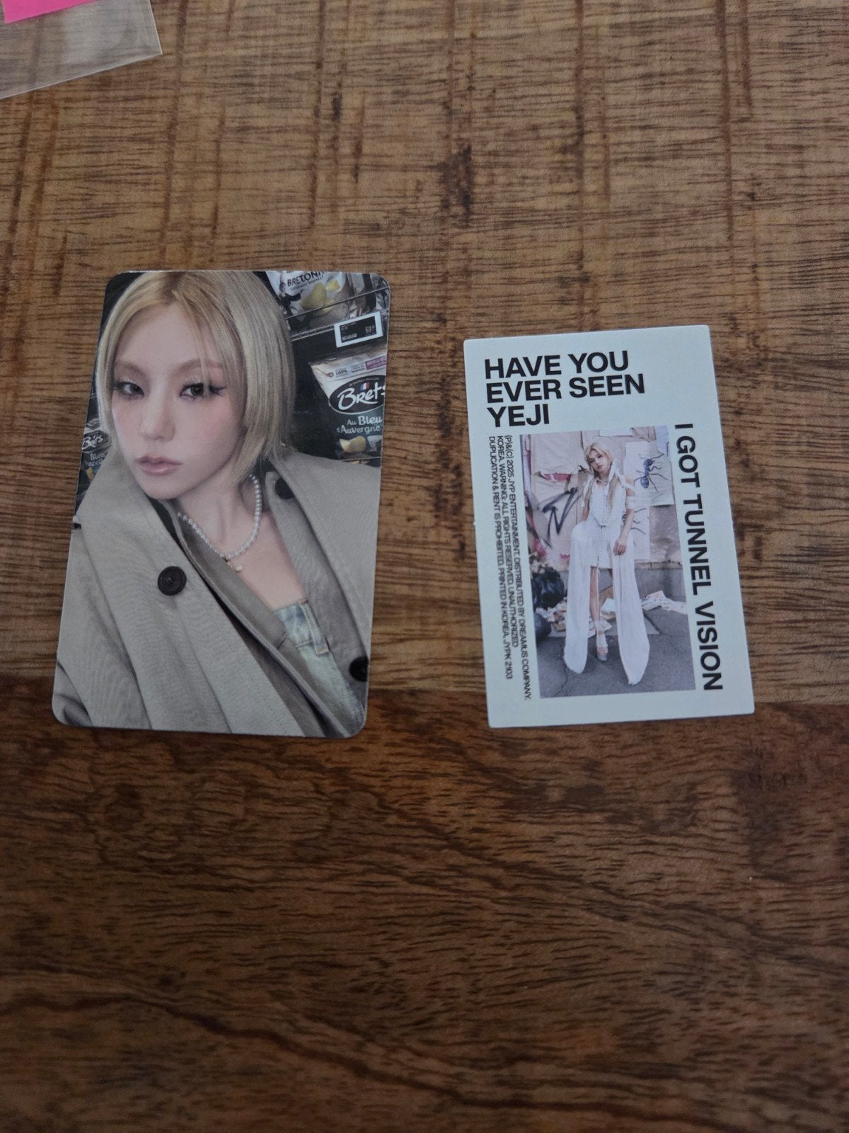 ITZY Yeji Tunnel Vision Photocard, Ophalen of Verzenden, Zo goed als nieuw