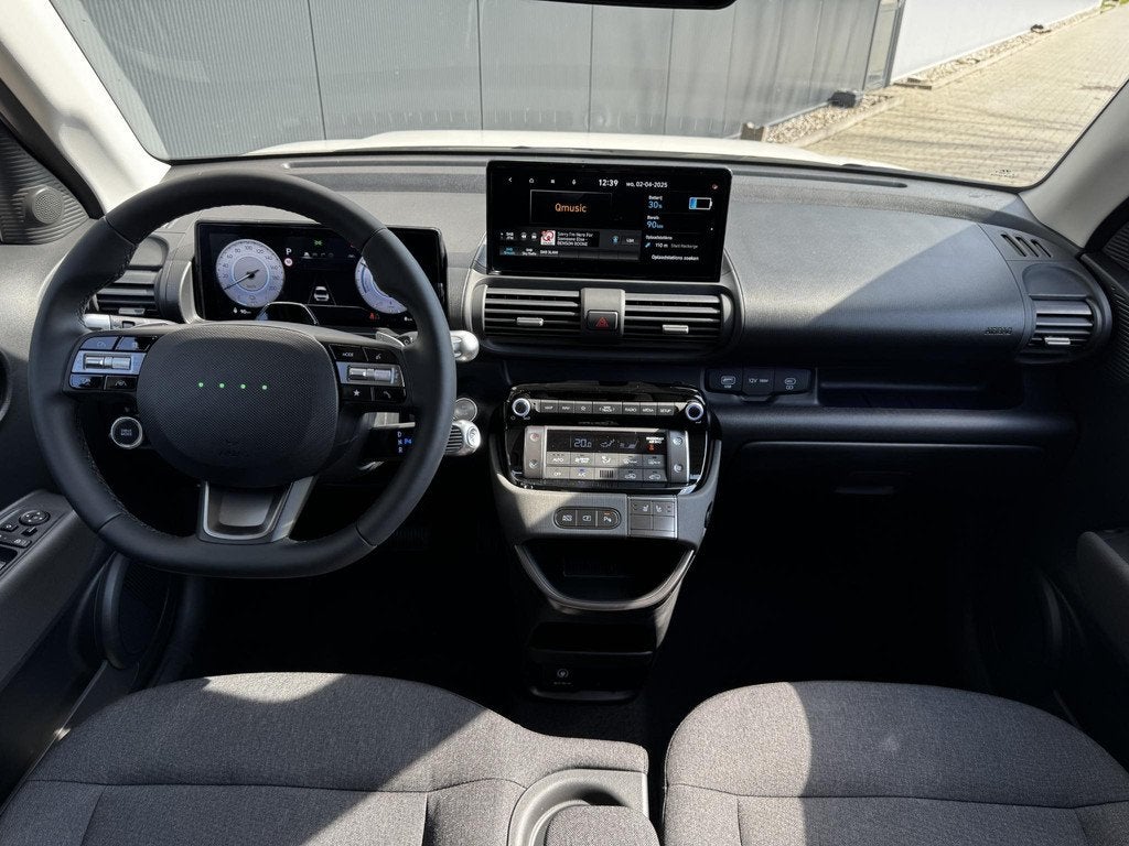 Hyundai INSTER Evolve 49 kWh / Winter & Tech Pack / V2L / 36, Auto's, Hyundai, 1328 kg, Stof, Automatische klimaatregeling, 116 pk