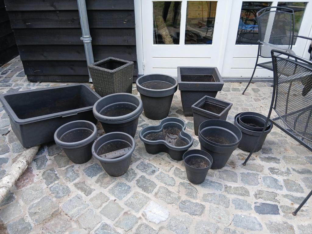 Diverse zwarte bloempotten, potten, plantenbakken, Kunststof, Gebruikt, Minder dan 40 cm, Balkon