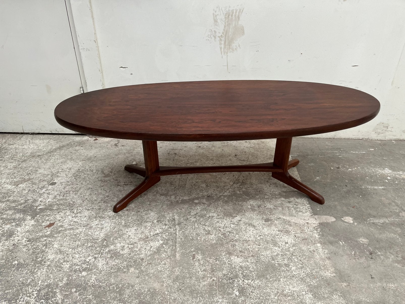 MM Mobler salontafel ovaal teak/ palissander jaren 60 €135, Ophalen of Verzenden, Huis en Inrichting