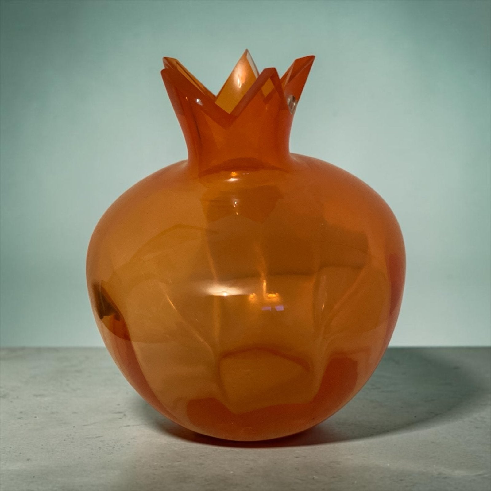 Koningsvaasje Willem Noyons Royal Leerdam met certificaat, Antiek en Kunst, Ophalen of Verzenden