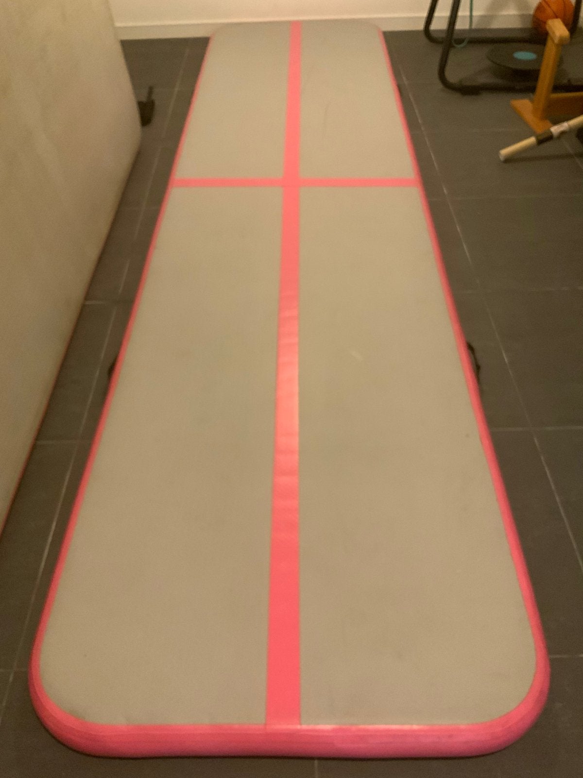 Airtrack 4 meter lang met opblaaspomp, Ophalen, Zo goed als nieuw, Roze