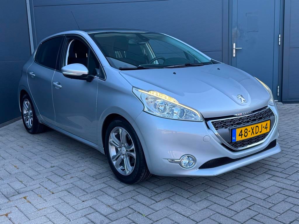 Peugeot 208 1.4 VTi Allure 50.000 km ! / Pano / Navi, Voorwielaandrijving, Euro 5, Origineel Nederlands, Bedrijf