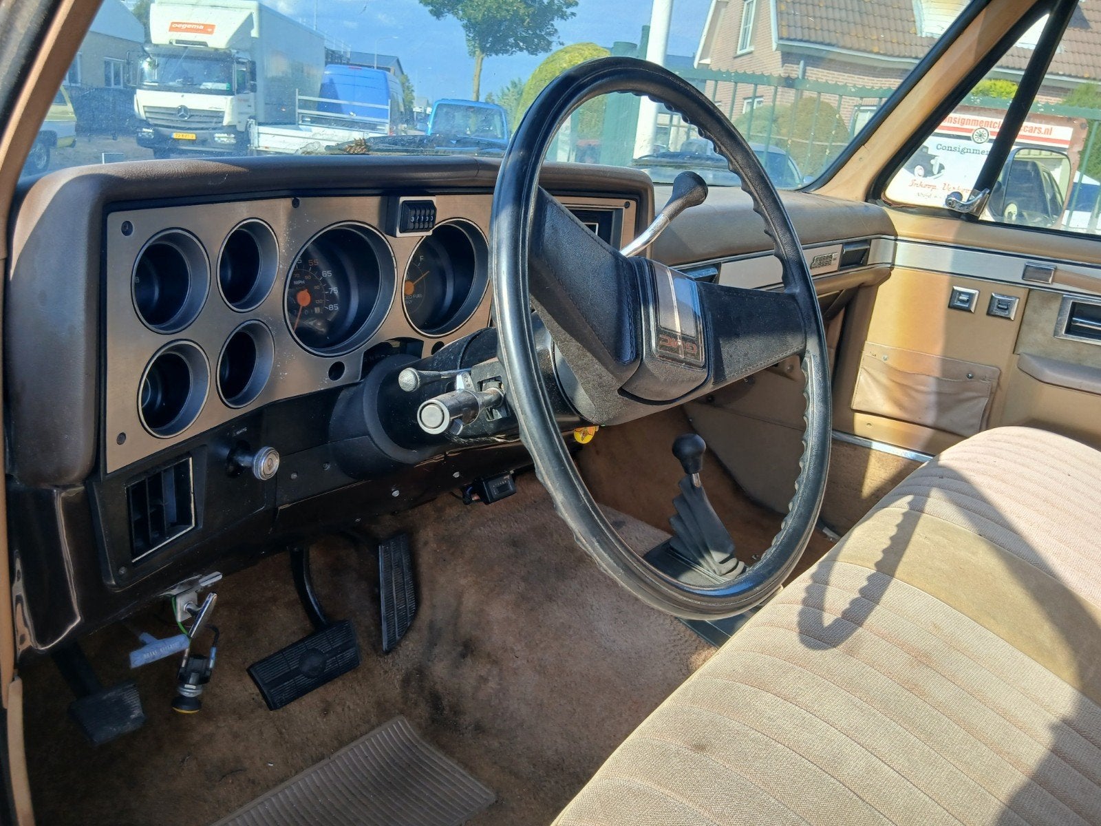 Chevrolet gmc Suburban bj1985 4x4 lpg barndoors,NL, foto 9
