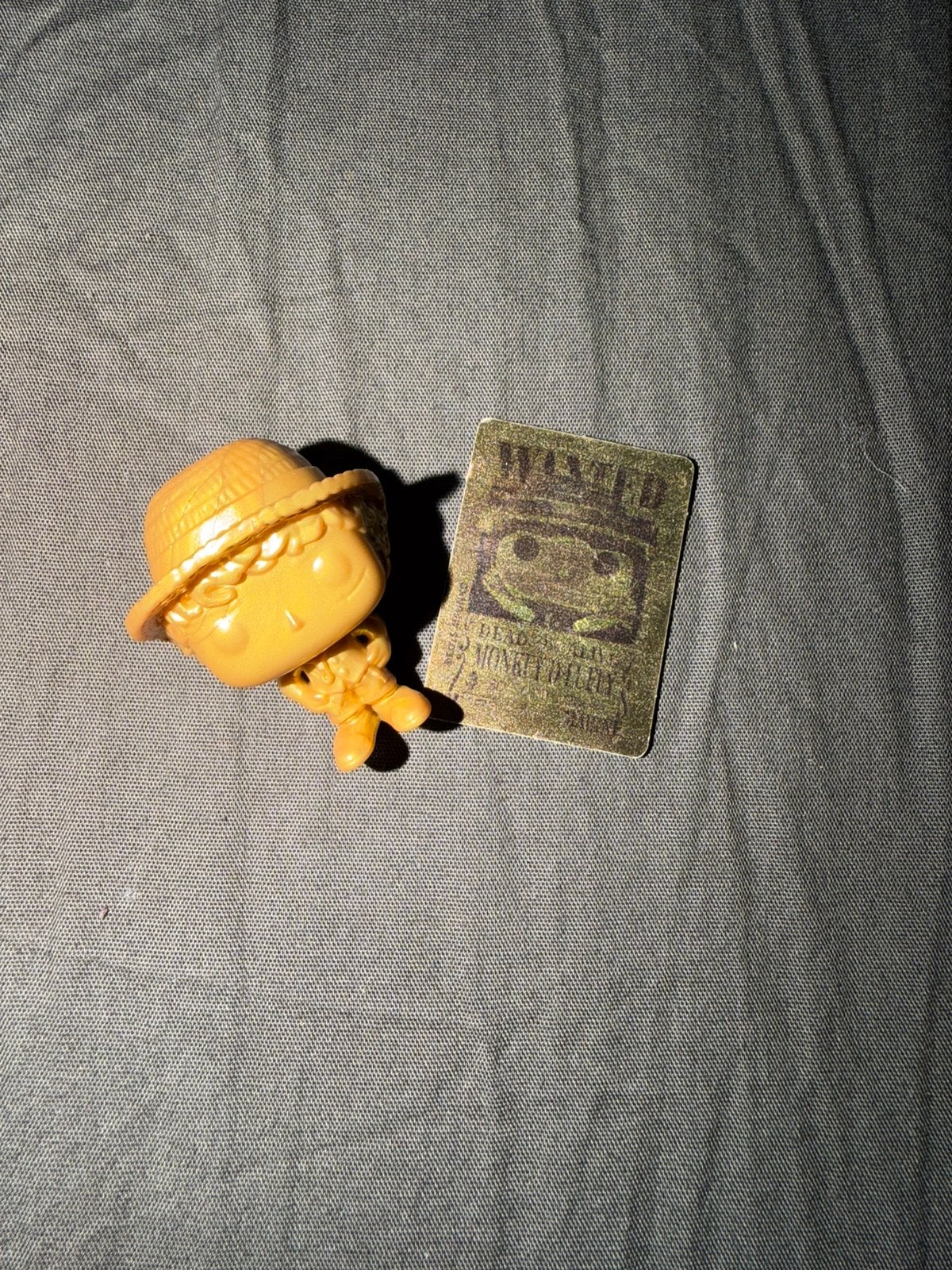 Zeldzame Gouden Luffy One Piece – Kinder Joy + Wanted Kaart, Ophalen of Verzenden, Nieuw, Goud