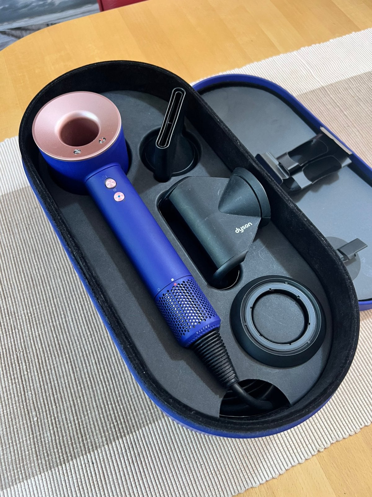 Dyson Supersonic föhn. Exclusieve uitvoering met luxe koffer, Ophalen of Verzenden, Gebruikt, Haarverzorging