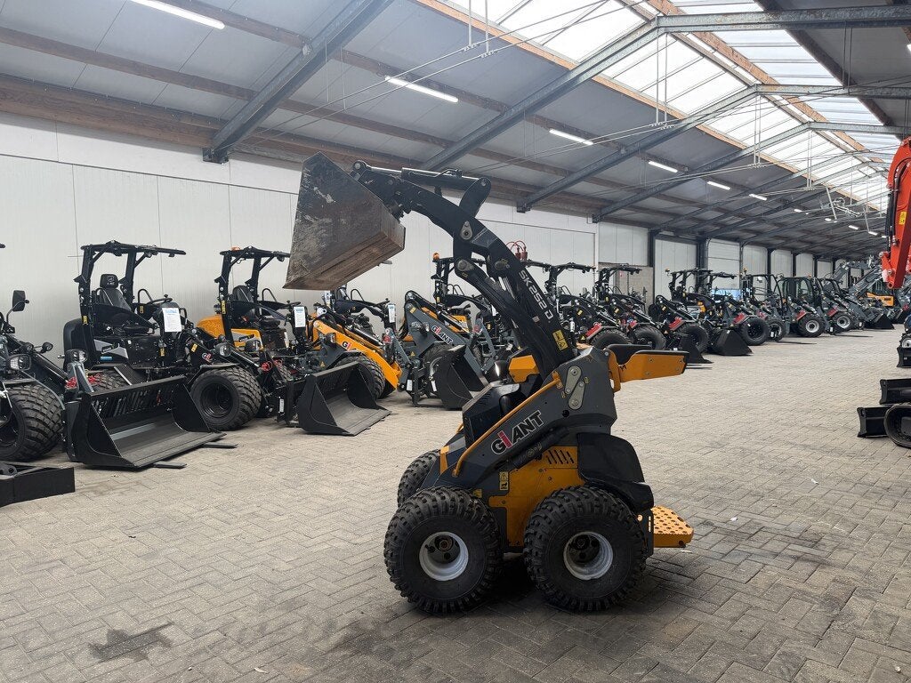 Giant SK252 D skid schranklader / minishovel 2019, Tobroco, Info@tobroco.nl, Sprendlingenstraat 57
5061 KM  Oisterwijk, NL, Wiellader of Shovel