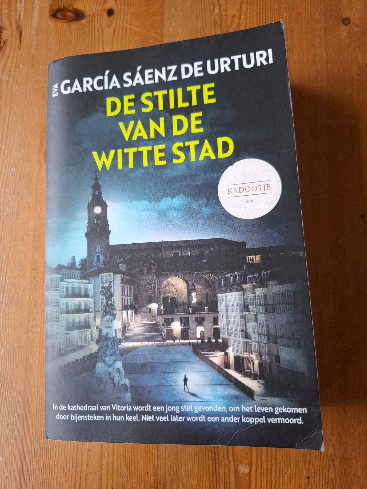 De Stilte van de Witte Stad - Eva García Sáenz de Urturi, Ophalen of Verzenden, Zo goed als nieuw, Eva García Sáenz de Urturi