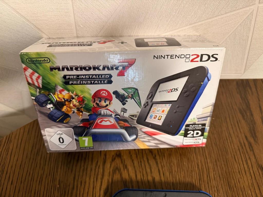Nintendo 2ds met doos, Ophalen, Zo goed als nieuw, Blauw, 2DS