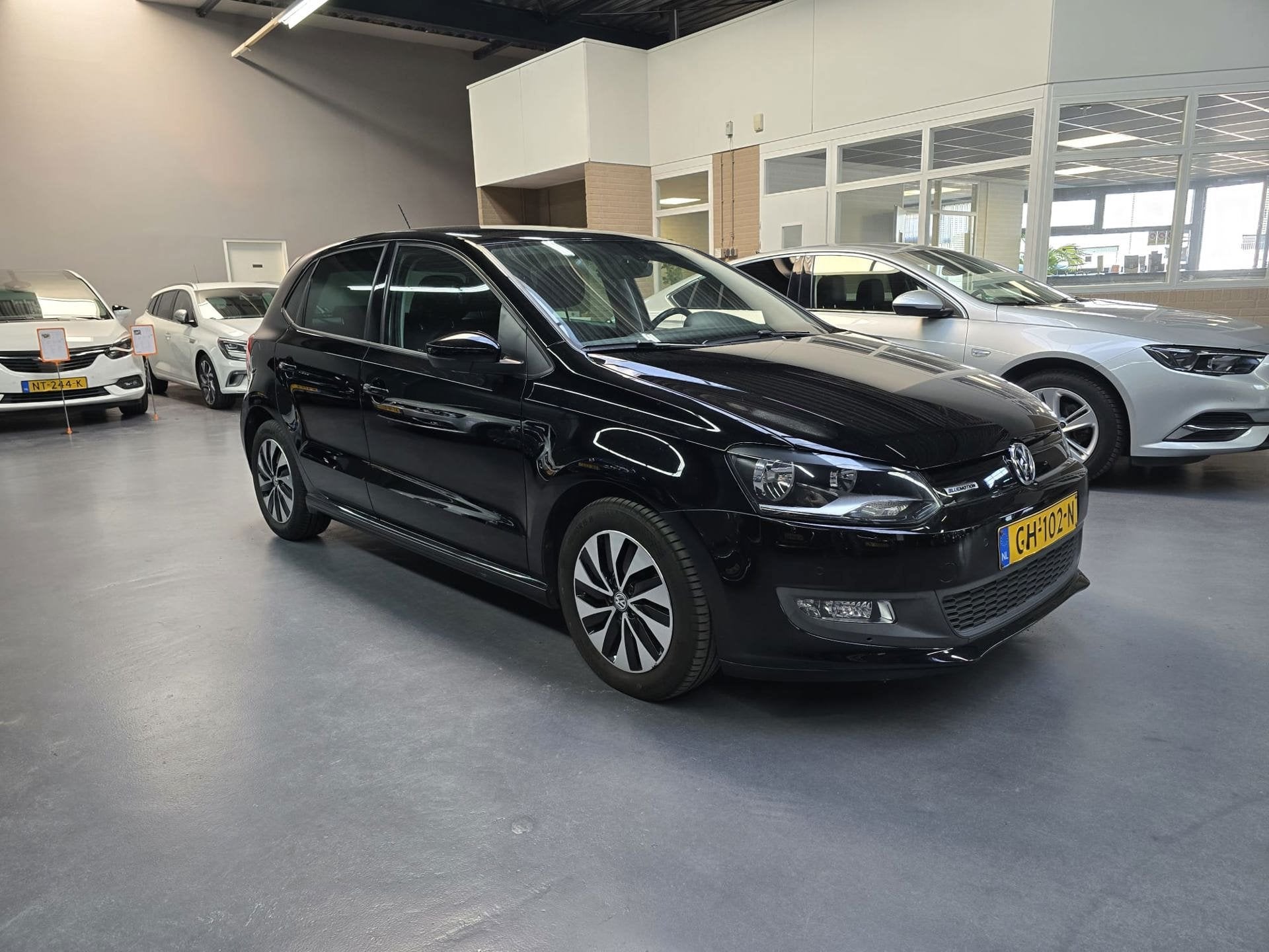 Volkswagen Polo 1.4 TDI Business CLIMATE PARKEERSENSOREN NAV, Voorwielaandrijving, Euro 6, 580 kg, Zwart