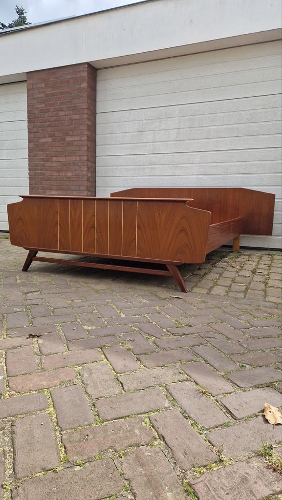 Vintage houten tweepersoonsbed of twijfelaar, Ophalen, Tweepersoons, Hout, 140 cm