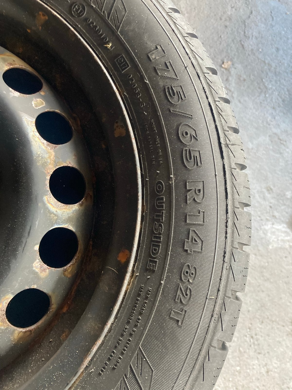 Nokian winterbanden op stalen velgen - 175/65 R14, Ophalen, Gebruikt