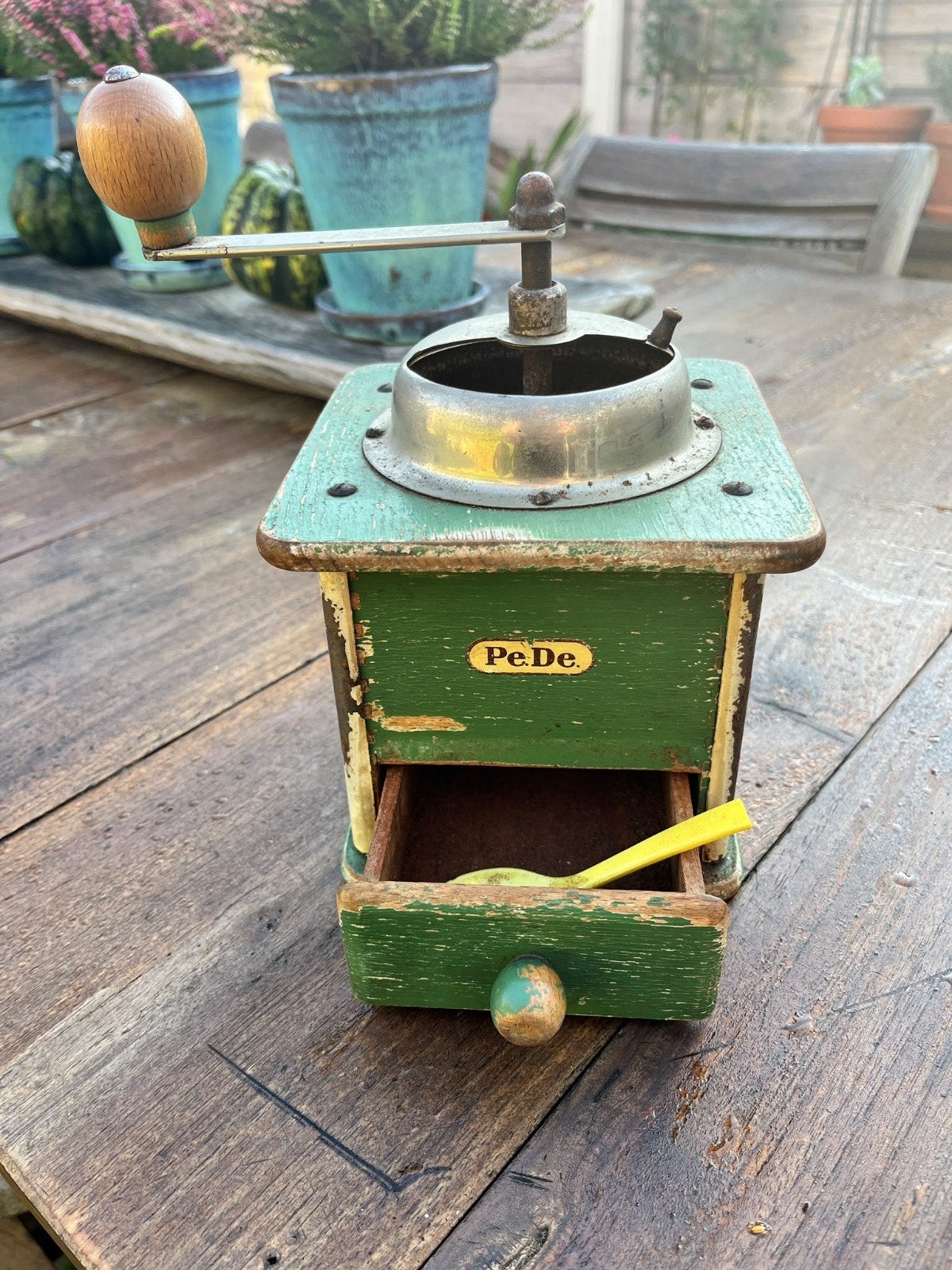 Antieke Pe.De. koffiemolen - Groen houten handmolen, Ophalen of Verzenden