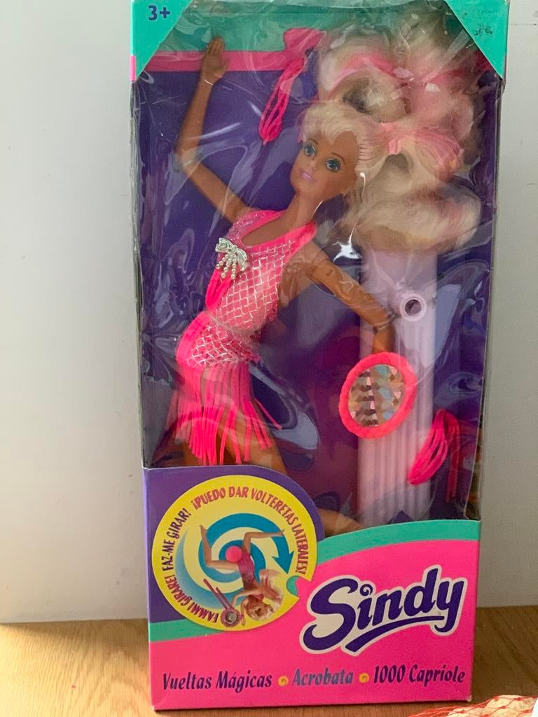 Hasbro Sindy Fashion Doll Somersaulting Acrobat 1995  Rare, Ophalen of Verzenden, Zo goed als nieuw, Pop