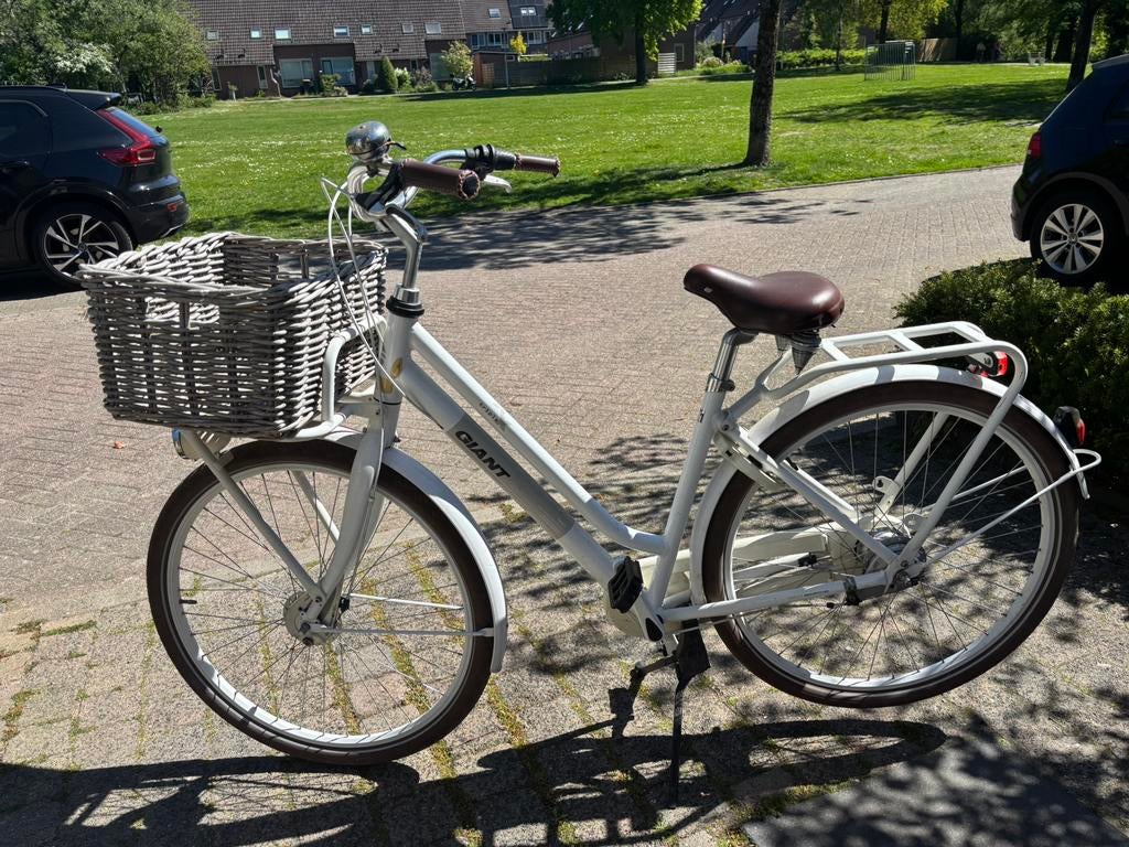 Giant witte oma fiets met mand, Ophalen, Zo goed als nieuw, Versnellingen