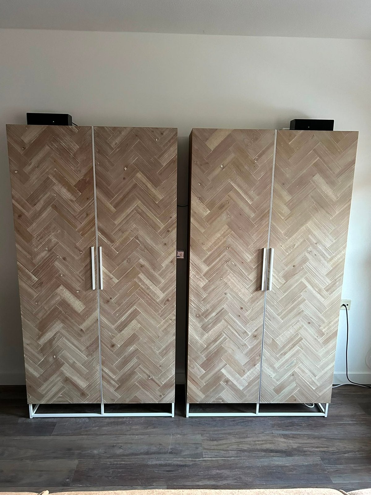 Visgraat kast 1x, Ophalen, Met plank(en), Zo goed als nieuw, Minder dan 150 cm