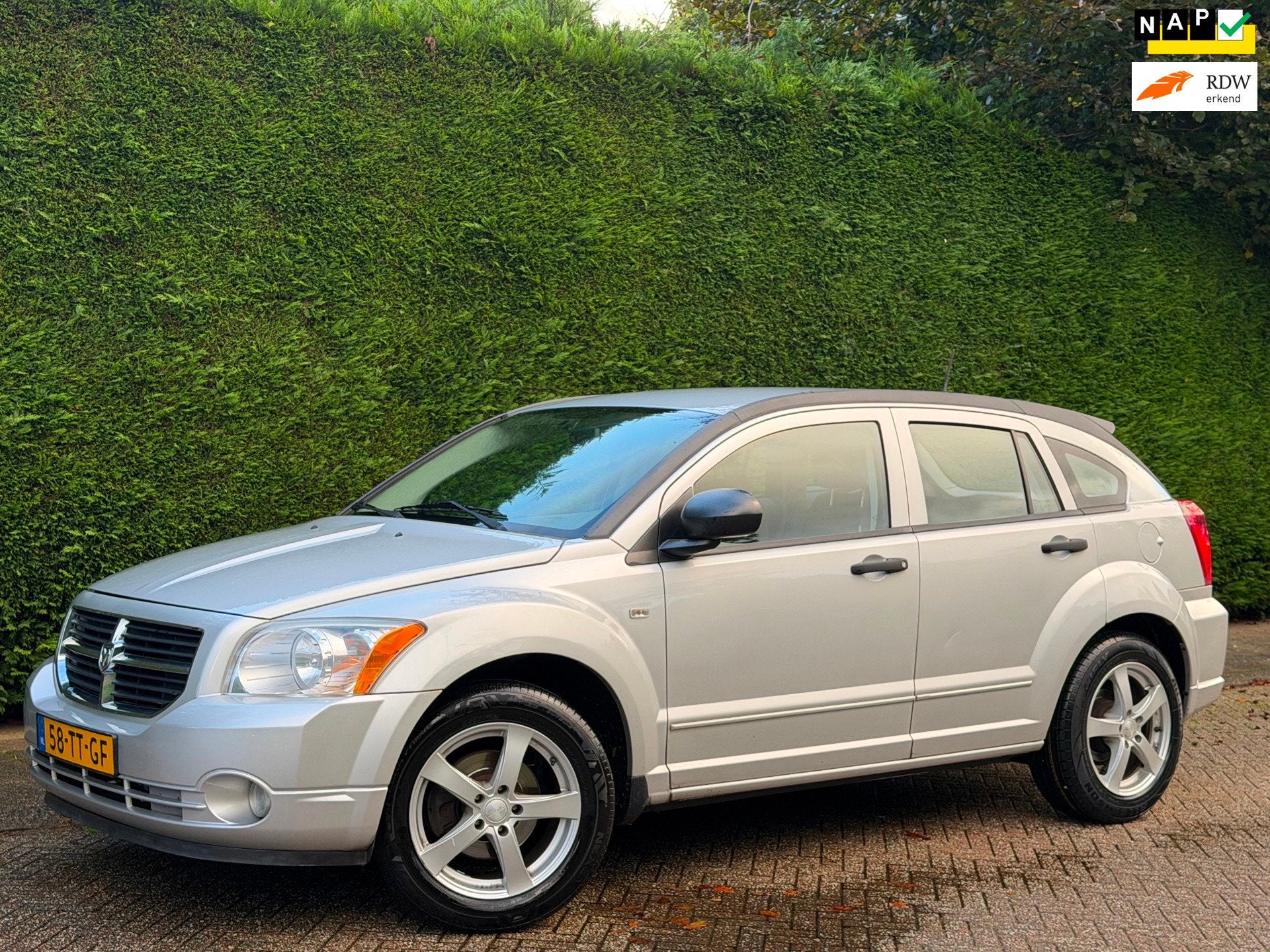 Dodge Caliber 1.8 SXT RIJDT SUPER!/AIRCO/LMVELGEN/APK 10-27, Auto's, Voorwielaandrijving, Gebruikt, 150 pk, Handgeschakeld