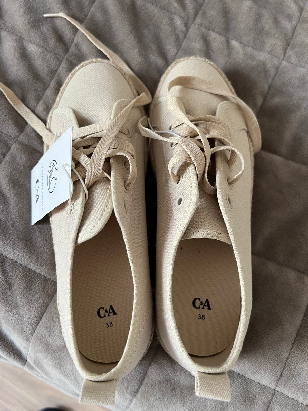 Nieuwe C&A sneakers maat 38 - Beige, Kleding | Dames, Ophalen of Verzenden, Nieuw, Beige, Sneakers of Gympen