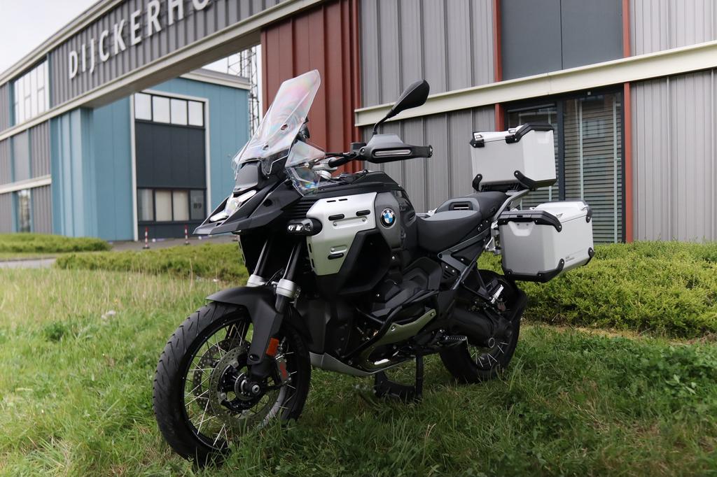 BMW R 1300 GS ADVENTURE TRIPLE BLACK 2026 BTW BMW KOFFERSET, Motoren, 2 cilinders, Motorrijbewijs A, Meer dan 35 kW, Toermotor