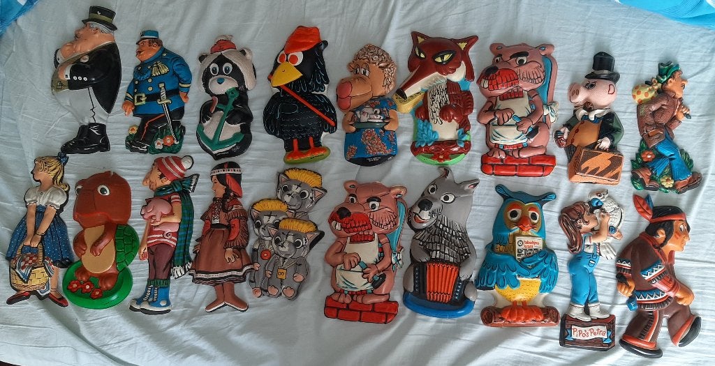 19 stuks televisiefiguren, kun je ophangen - pvc - 1969-1974, Ophalen of Verzenden, Gebruikt, Tv, Beeldje, Replica of Model