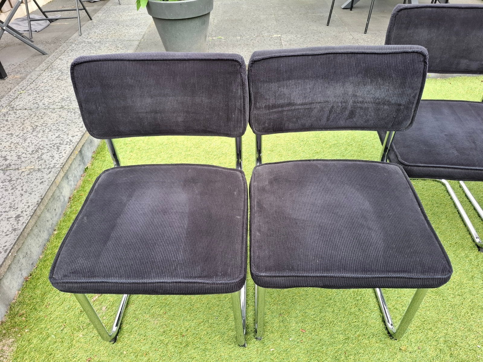 4x Zwarte Buisframe Eetkamerstoelen met Ribstof, Ophalen of Verzenden, Zo goed als nieuw, Zwart, Vier